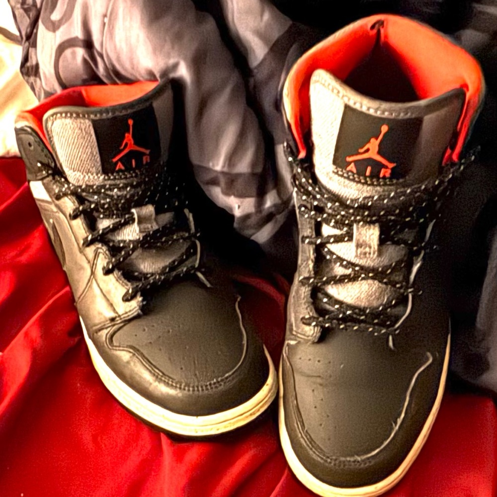 Nike Air Jordan 1 Mid GS ‘Holiday’ Size 6Y